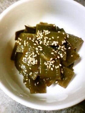 ピンチの一品「茎ワカメのきんぴら」