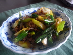 長ねぎ大量消費に!ねぎと牛肉のすき焼き風