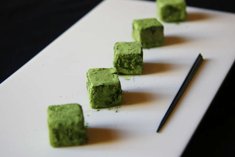 バレンタイン抹茶チョコ 赤い果実入 レシピ 作り方 By ざ 抹茶はうす クックパッド 簡単おいしいみんなのレシピが356万品