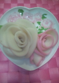 バレンタインに薔薇かまをハート皿にのせて