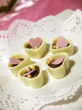 バレンタインに簡単ハートのカップチョコの画像