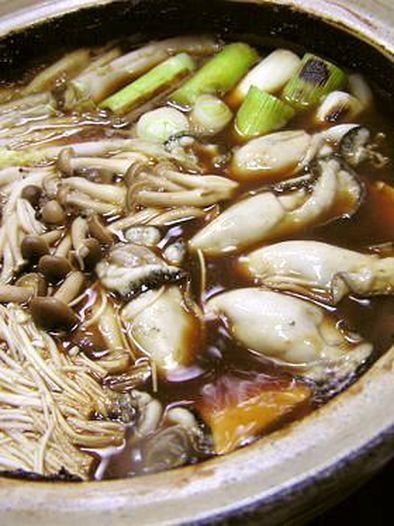 八丁味噌使いの 牡蠣の土手鍋の写真