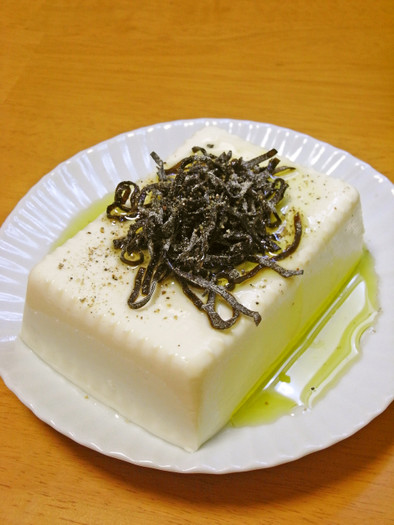 豆腐のつまみ（塩昆布＆オリーブオイル）の写真