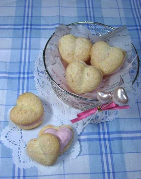 ストロベリーチョコとチーズのブッセ♡