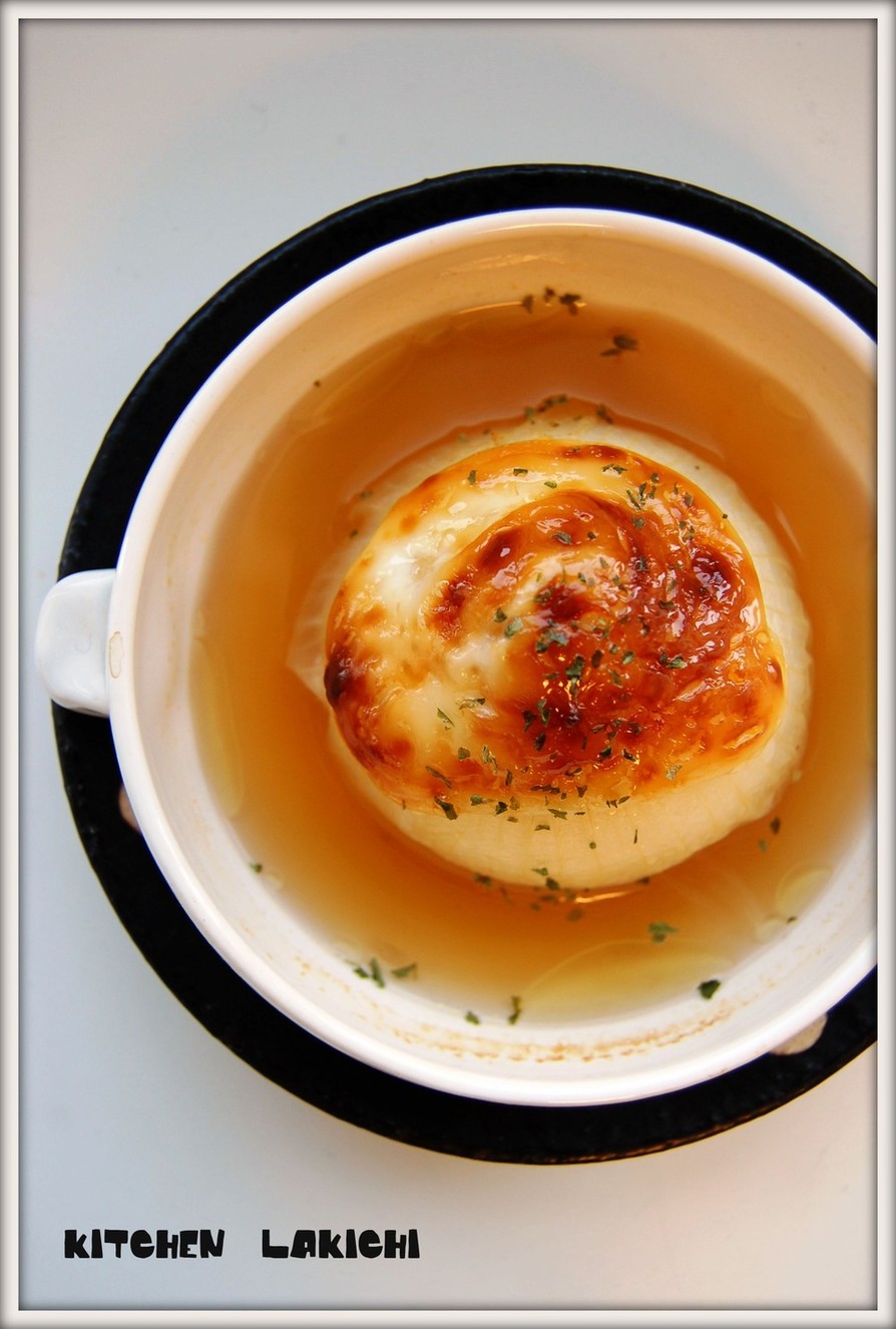 丸ごと新玉葱の焼きスープの画像