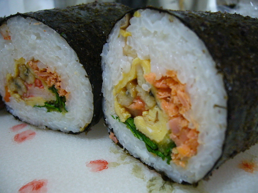 鮭フレークの巻き寿司の画像