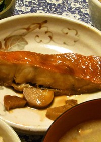 フライパンで金目鯛の煮付けが作れるよ。