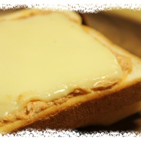 ツナマヨキムチーズトースト