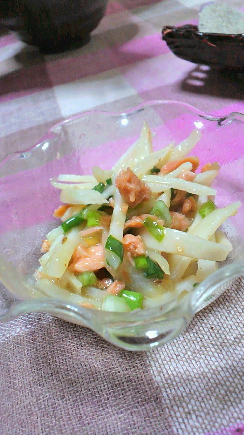 しゃきしゃき里芋と鮭フレークのサラダの画像