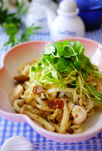 梅と鶏肉のさっぱり旨味・焼きうどん