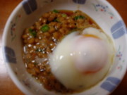 ヘルシー!温泉卵納豆の写真