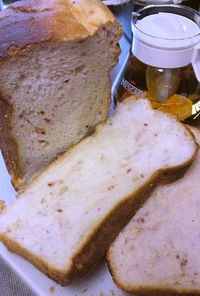 ホワイトチョコといちごのふんわり食パン
