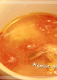 えびとトマトのエスニック風スープ