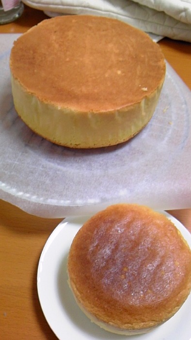 ２段ケーキのスポンジの写真