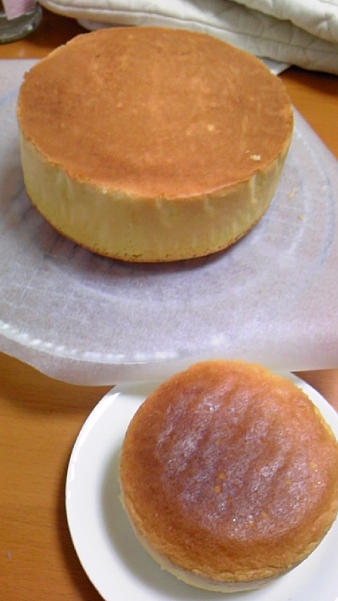 ２段ケーキのスポンジの画像