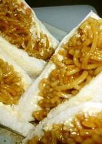 中学生の味～焼きそばサンドイッチ