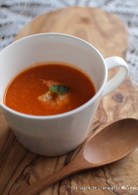 海老とトマトとにんじんのスープ。