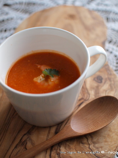 海老とトマトとにんじんのスープ。の写真