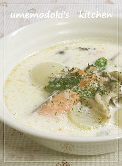 ✿鮭とカブとシメジのミルクスープの写真