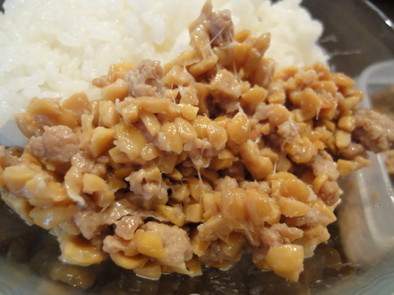 ご飯が進む！簡単ひき肉ひきわり納豆の写真
