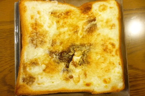 クリームチーズと醤油トースト。の画像