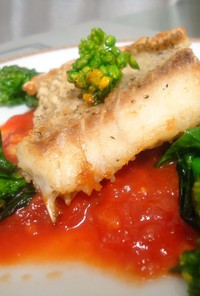 鯛のソテー菜の花添トマトとニンニクソース