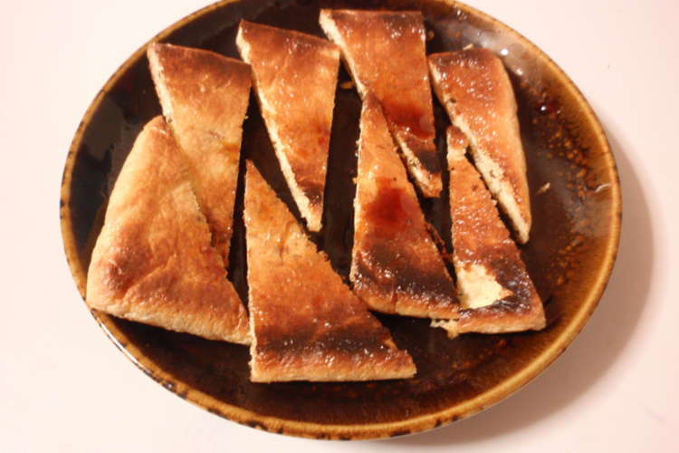 今夜は家呑み 炙り油揚げ レシピ 作り方 By Mugimesi22 クックパッド 簡単おいしいみんなのレシピが359万品