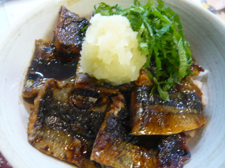 秋刀魚の蒲焼き丼～辛くない大根おろし添えの画像