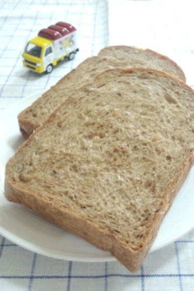 雑穀入り食パンの写真