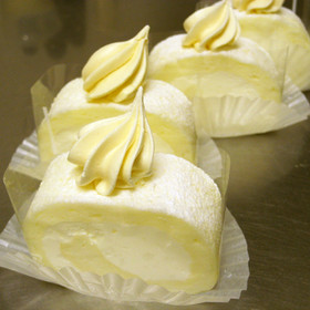 純白ロールケーキ