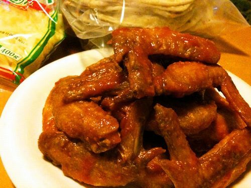 スロークッカーハニーバッファローチキンウィングのレシピ