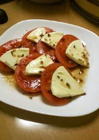 簡単☆モッツァレラチーズ＆トマトのサラダ