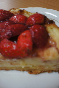 苺ゼリーのせ、赤いベイクドチーズケーキ