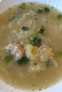 豚膝肉と白菜のスープ