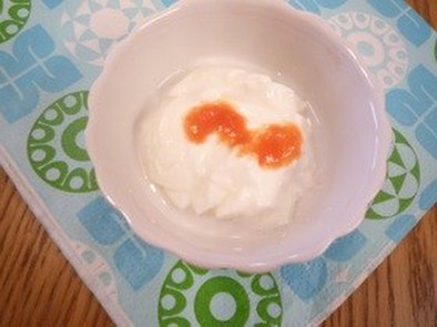 離乳食 ヨーグルトのトマトピューレ添えの写真