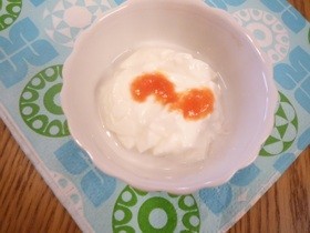 離乳食 ヨーグルトのトマトピューレ添えの画像