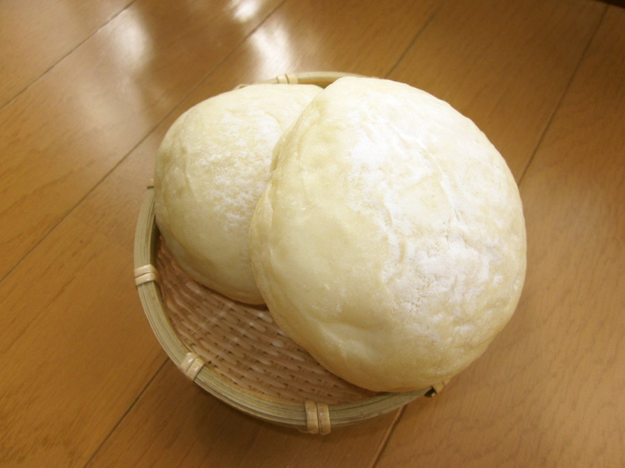 真っ白いパンの画像