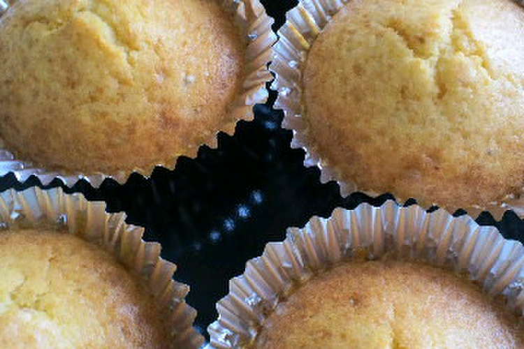 簡単 いちご味のふわふわカップケーキ レシピ 作り方 By お月さまのおうち クックパッド 簡単おいしいみんなのレシピが355万品