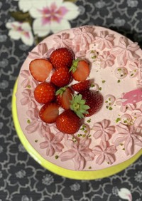 桜と苺のショートケーキ