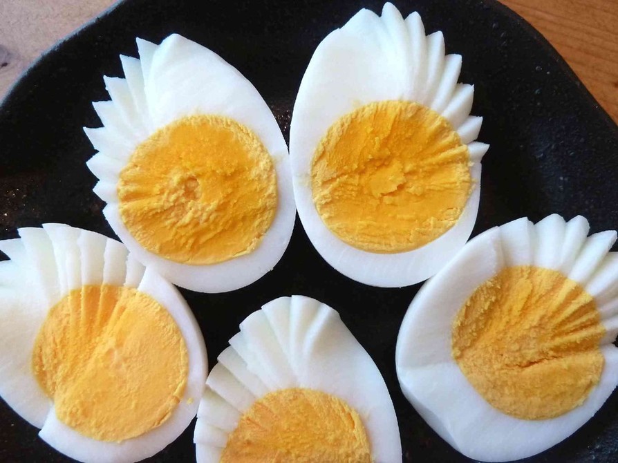 １０秒で簡単！糸1本で切り口綺麗なゆで卵の画像