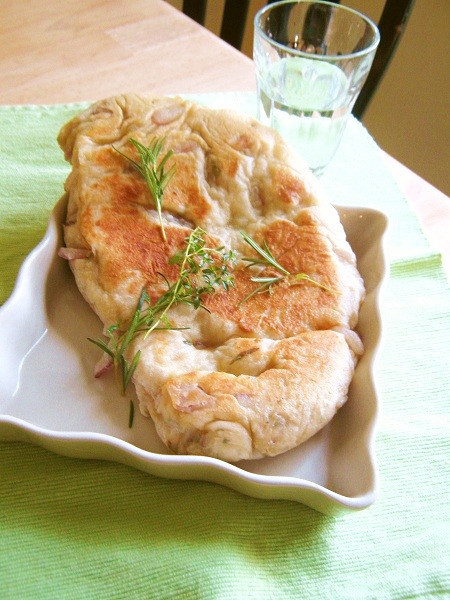 フライパンで焼くハーブパンの画像