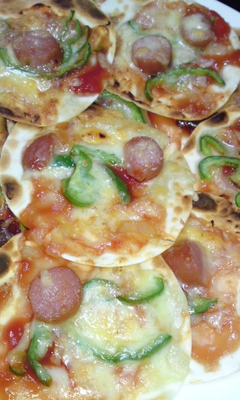 餃子の皮でピザの画像