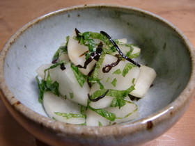 香るごま油!大根の塩こんぶ青じそあえ