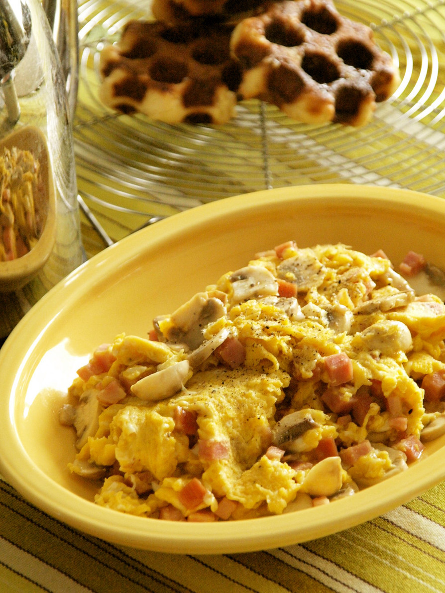 朝はマッシュルームベーコンの卵ソテーの画像