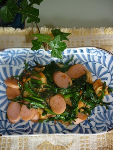 魚肉ソーセージニラキムチ炒めの写真
