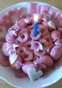 ピンク色ライスケーキをお誕生日に