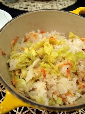 春キャベツと新玉ねぎの炊き込みご飯