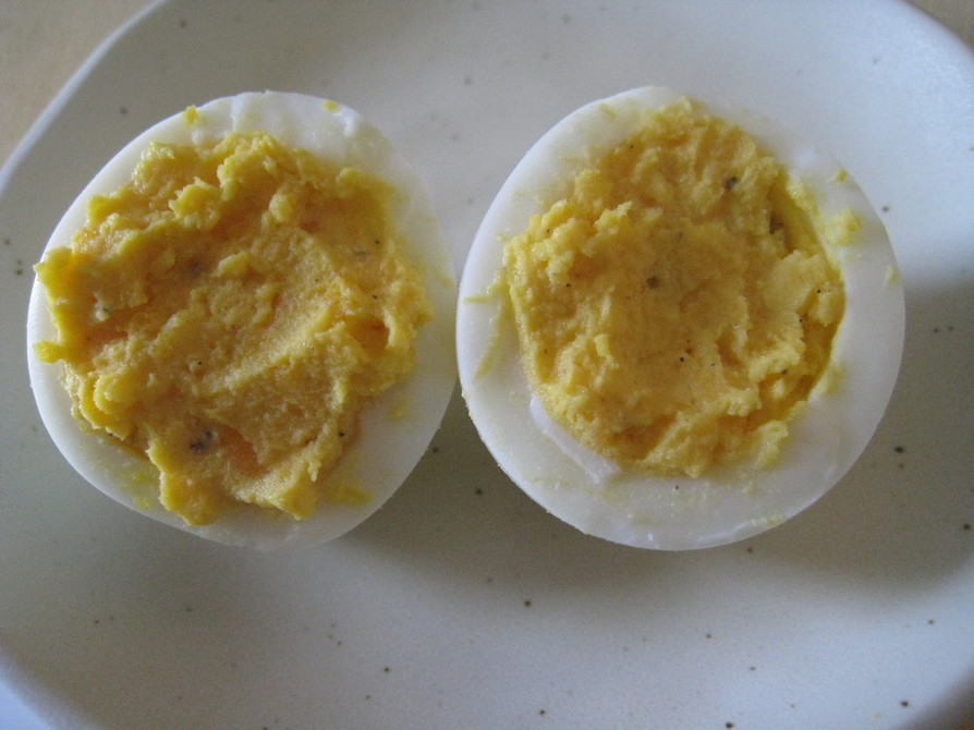 お弁当に♪黄身に味付きゆで卵の画像