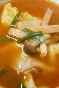韓国　ソーセージとじゃが芋の辛いスープ