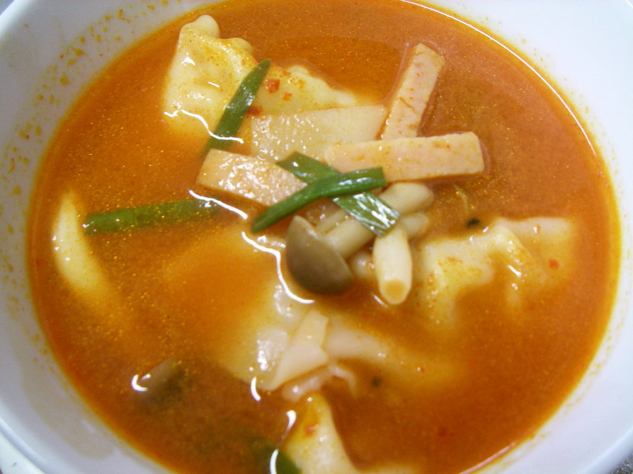 韓国　ソーセージとじゃが芋の辛いスープの画像